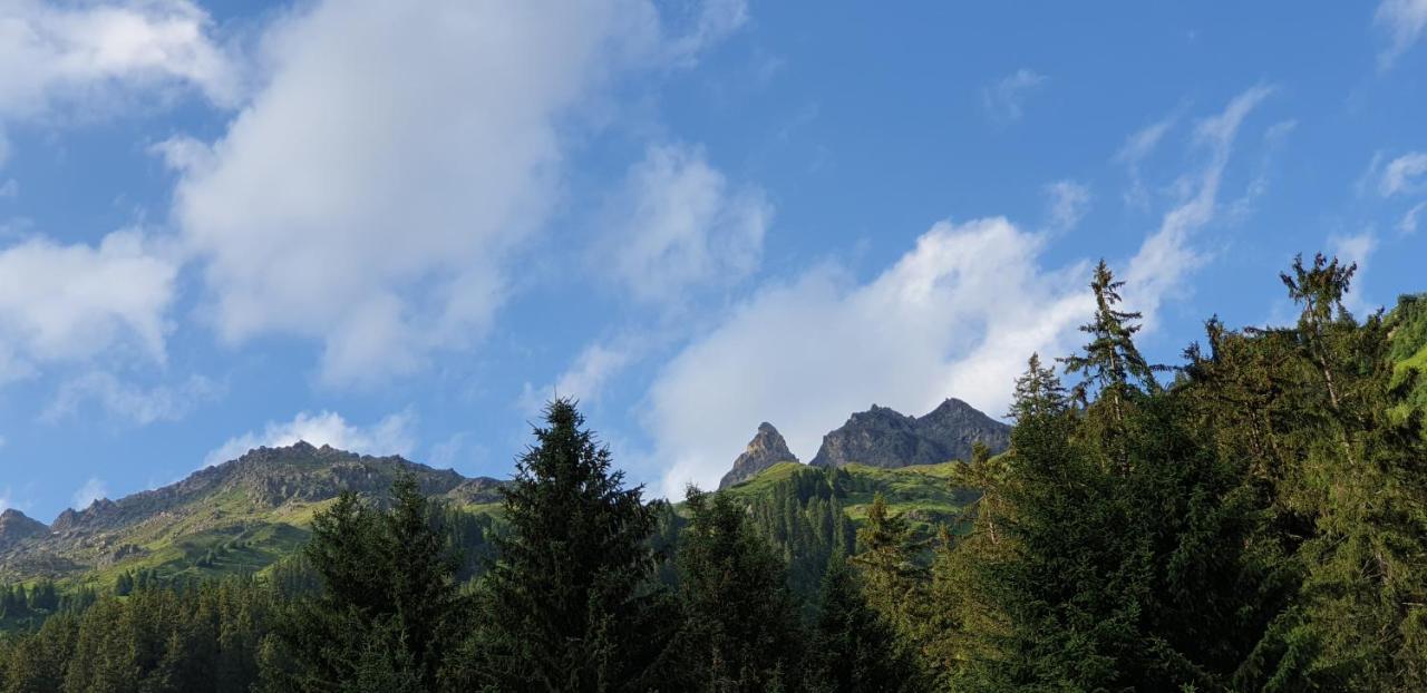 Ferienhaus & Ferienwohnung Winay Wayna Gotschna Blick Klosters Exterior photo